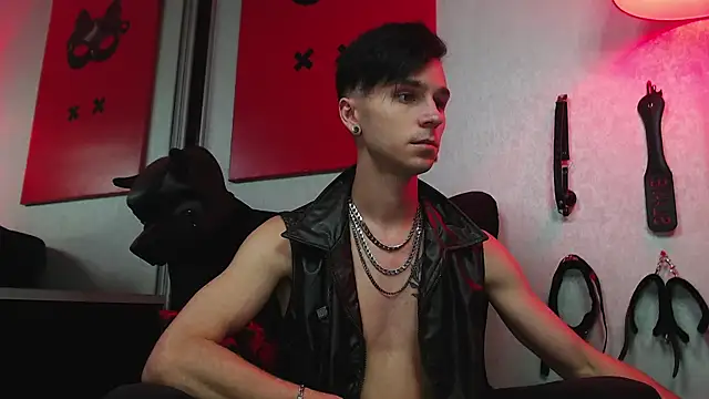 Joseph  Quinn online show from 13, 3, 2025