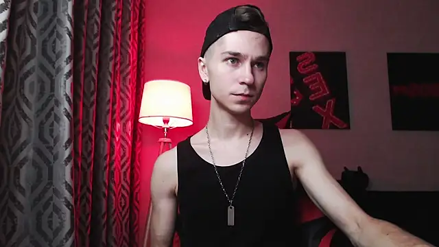 Joseph  Quinn online show from 30, 11, 2025