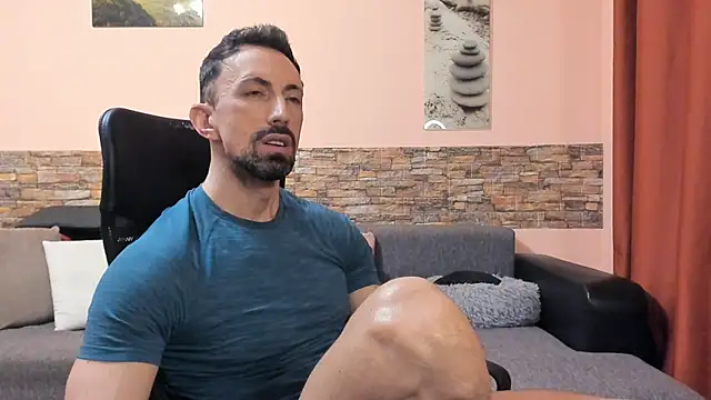 Snapshot of HotHunkTrainer chatting on 13, 6, 2026 HotHunkTrainer online show from 13, 6, 2026