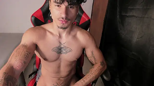 Snapshot of Thomas_Fit1 chatting on 1, 6, 2026 Thomas Fit1 online show from 1, 6, 2026