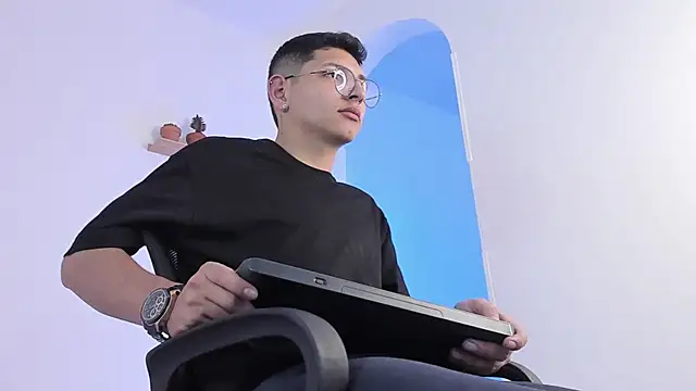 a lejandro 0 8 online show from 27, 2, 2025