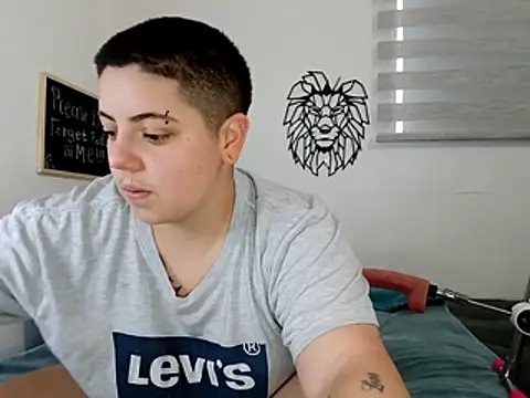 Snapshot of aron_lettone01 chatting on 24, 10, 2025 aron lettone01 online show from 24, 10, 2025