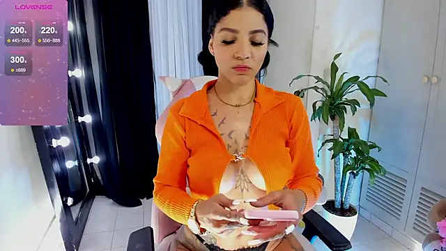 EmmaRusellx online show from 28, 10, 2025