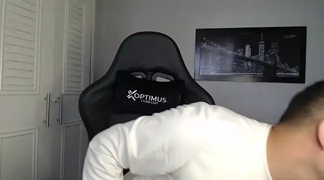 Snapshot of Plug_Control chatting on 5, 1, 2025 Plug Control online show from 5, 1, 2025