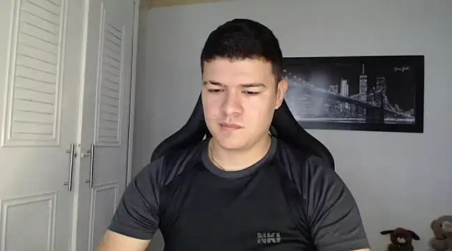 Snapshot of Plug_Control chatting on 8, 1, 2025 Plug Control online show from 8, 1, 2025