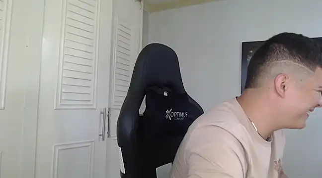 Snapshot of Plug_Control chatting on 21, 1, 2025 Plug Control online show from 21, 1, 2025