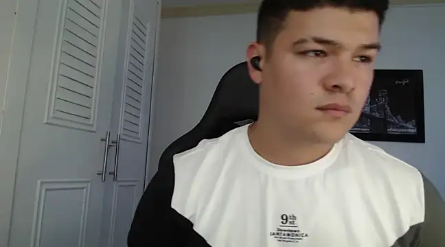 Snapshot of Plug_Control chatting on 28, 1, 2025 Plug Control online show from 28, 1, 2025