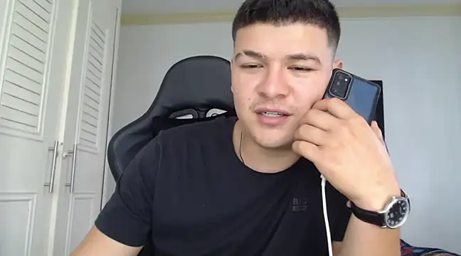 Snapshot of Plug_Control chatting on 1, 2, 2025 Plug Control online show from 1, 2, 2025