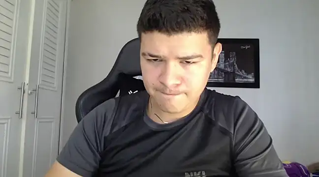 Snapshot of Plug_Control chatting on 12, 2, 2025 Plug Control online show from 12, 2, 2025