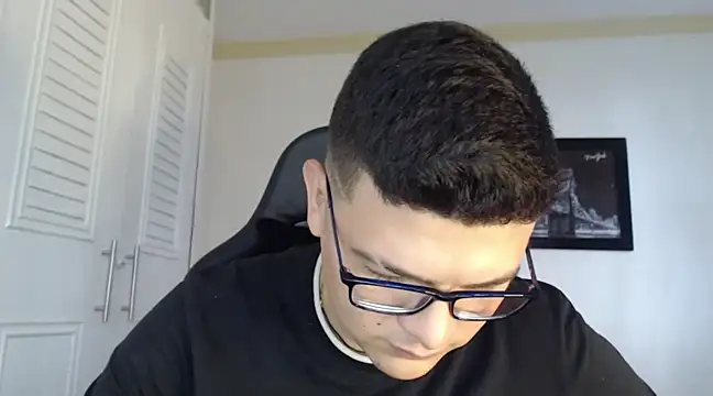 Snapshot of Plug_Control chatting on 15, 2, 2025 Plug Control online show from 15, 2, 2025