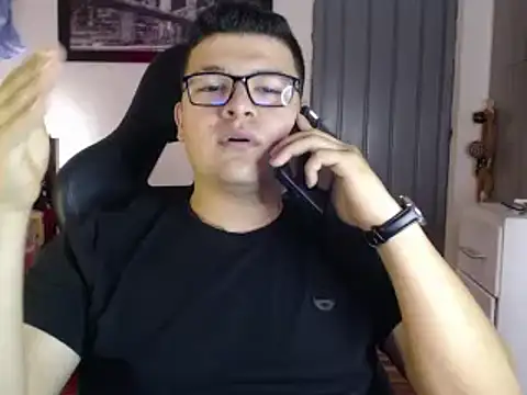 Snapshot of Plug_Control chatting on 21, 2, 2025 Plug Control online show from 21, 2, 2025