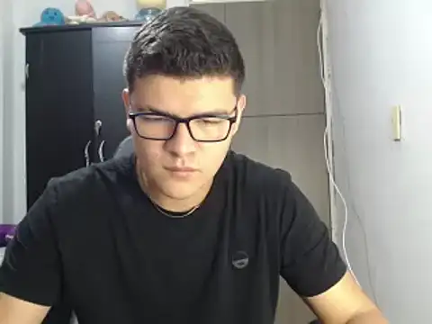 Snapshot of Plug_Control chatting on 28, 2, 2025 Plug Control online show from 28, 2, 2025