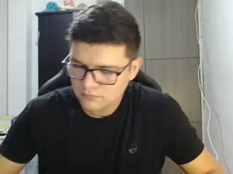 Snapshot of Plug_Control chatting on 28, 2, 2025 Plug Control online show from 28, 2, 2025