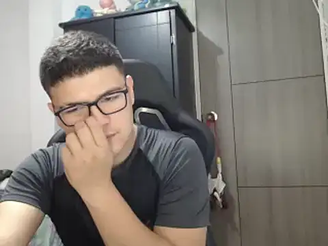 Snapshot of Plug_Control chatting on 5, 3, 2025 Plug Control online show from 5, 3, 2025