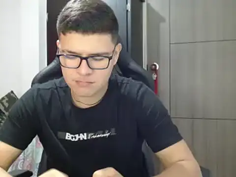 Snapshot of Plug_Control chatting on 6, 3, 2025 Plug Control online show from 6, 3, 2025