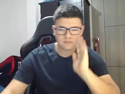 Snapshot of Plug_Control chatting on 7, 3, 2025 Plug Control online show from 7, 3, 2025