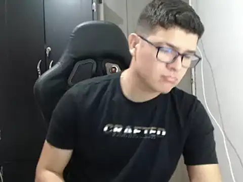 Snapshot of Plug_Control chatting on 12, 3, 2025 Plug Control online show from 12, 3, 2025