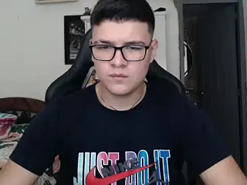 Snapshot of Plug_Control chatting on 21, 3, 2025 Plug Control online show from 21, 3, 2025