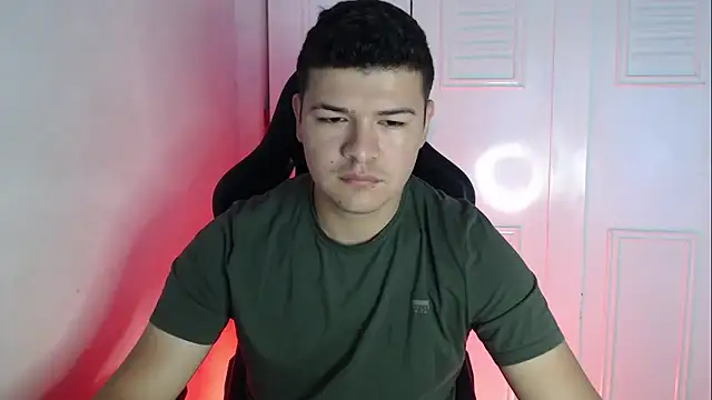 Snapshot of Plug_Control chatting on 10, 9, 2025 Plug Control online show from 10, 9, 2025