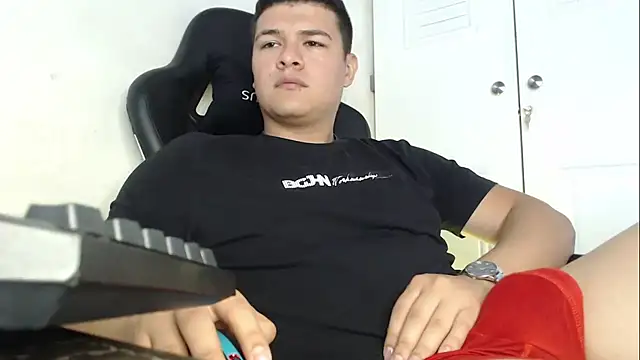 Snapshot of Plug_Control chatting on 11, 9, 2025 Plug Control online show from 11, 9, 2025