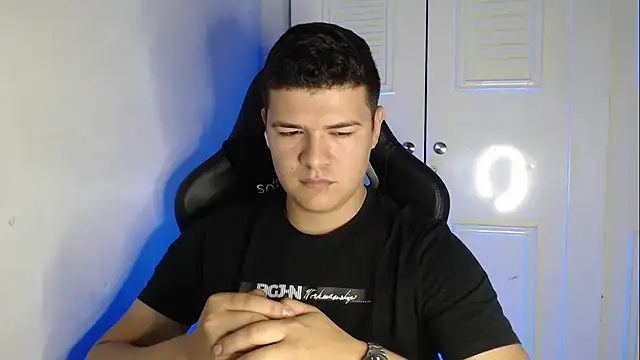 Snapshot of Plug_Control chatting on 12, 9, 2025 Plug Control online show from 12, 9, 2025