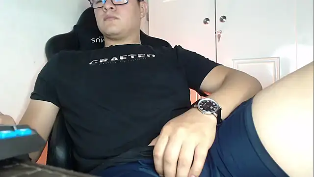 Snapshot of Plug_Control chatting on 18, 9, 2025 Plug Control online show from 18, 9, 2025