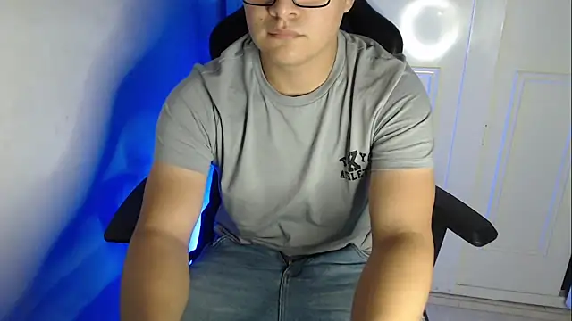 Snapshot of Plug_Control chatting on 19, 9, 2025 Plug Control online show from 19, 9, 2025