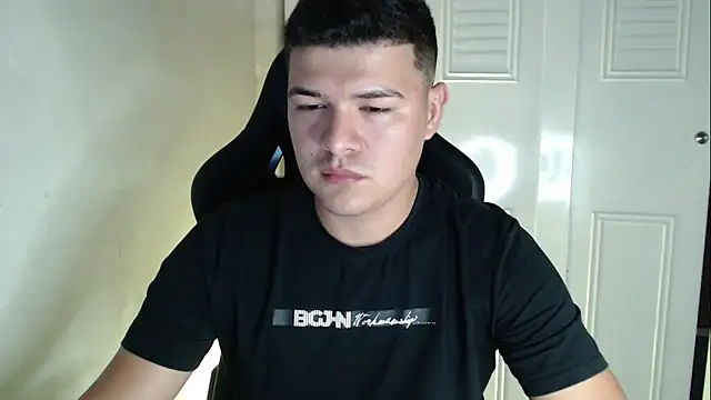 Snapshot of Plug_Control chatting on 24, 9, 2025 Plug Control online show from 24, 9, 2025