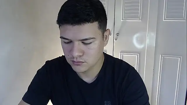 Snapshot of Plug_Control chatting on 30, 9, 2025 Plug Control online show from 30, 9, 2025