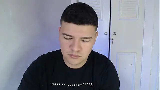 Snapshot of Plug_Control chatting on 12, 10, 2025 Plug Control online show from 12, 10, 2025