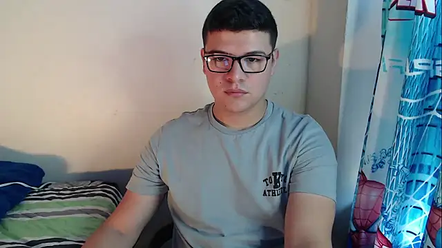 Snapshot of Plug_Control chatting on 24, 10, 2025 Plug Control online show from 24, 10, 2025