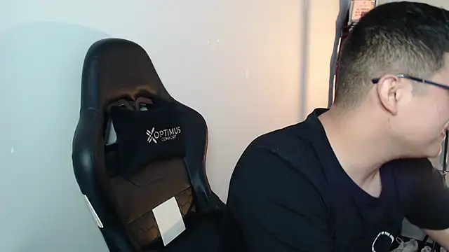 Snapshot of Plug_Control chatting on 12, 2, 2026 Plug Control online show from 12, 2, 2026