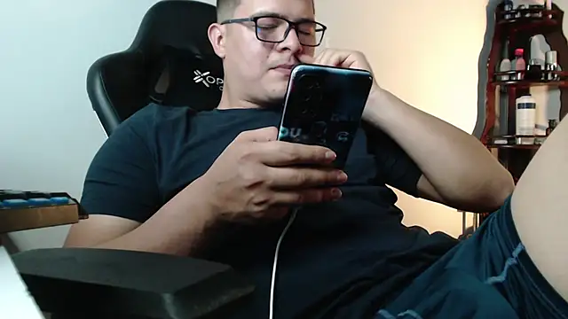 Snapshot of Plug_Control chatting on 27, 2, 2026 Plug Control online show from 27, 2, 2026