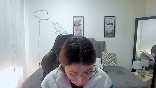 Amy joones online show from 20, 9, 2025