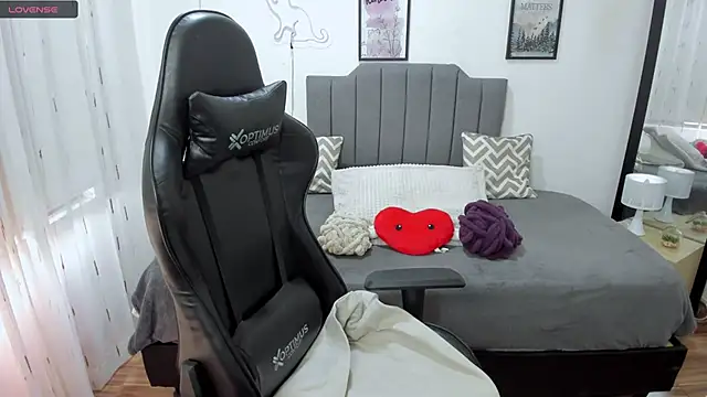 Amy joones online show from 23, 9, 2025