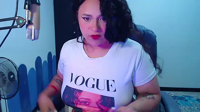 Luciernaga18 online show from 6, 10, 2025