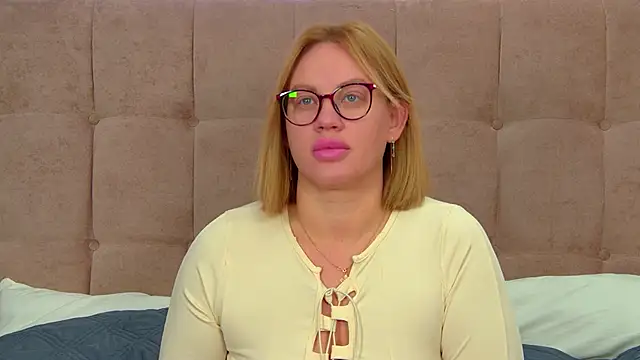 MariaNeumann online show from 18, 9, 2025