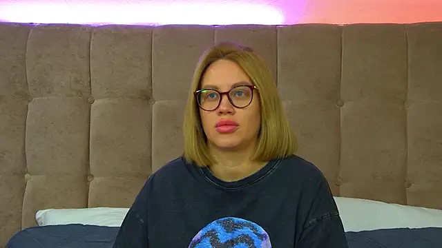 MariaNeumann online show from 19, 9, 2025