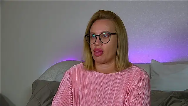 MariaNeumann online show from 19, 10, 2025