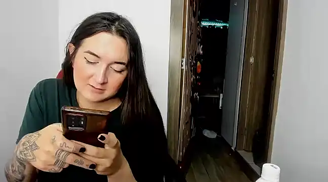 Sweet-Suck69 online show from 28, 1, 2025