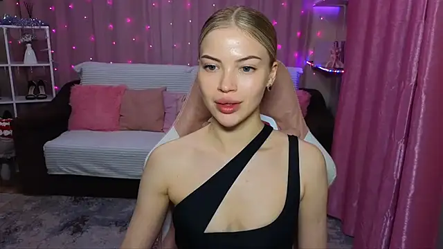 Snapshot of EmmyMills chatting on 1, 12, 2024 EmmyMills online show from 1, 12, 2024