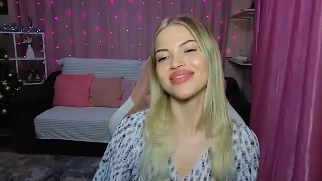 Snapshot of EmmyMills chatting on 5, 12, 2024 EmmyMills online show from 5, 12, 2024