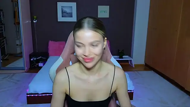 Snapshot of EmmyMills chatting on 19, 1, 2025 EmmyMills online show from 19, 1, 2025