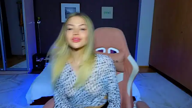 Snapshot of EmmyMills chatting on 17, 3, 2025 EmmyMills online show from 17, 3, 2025