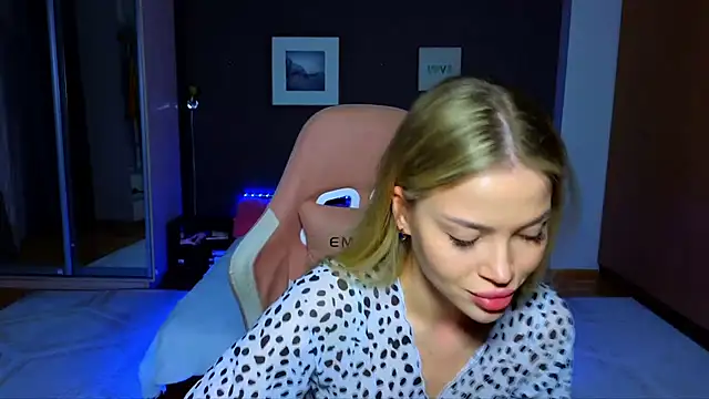 Snapshot of EmmyMills chatting on 17, 3, 2025 EmmyMills online show from 17, 3, 2025