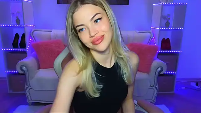 Snapshot of EmmyMills chatting on 23, 10, 2025 EmmyMills online show from 23, 10, 2025