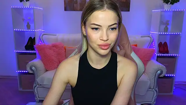 Snapshot of EmmyMills chatting on 9, 11, 2025 EmmyMills online show from 9, 11, 2025