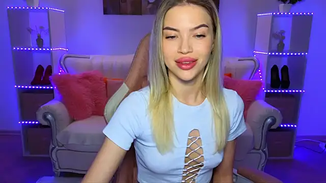 Snapshot of EmmyMills chatting on 15, 11, 2025 EmmyMills online show from 15, 11, 2025