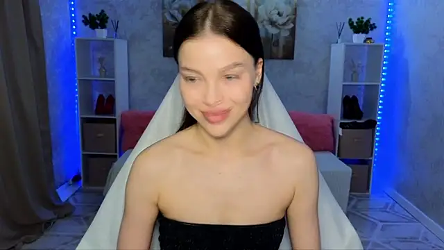 Snapshot of EmmyMills chatting on 7, 6, 2026 EmmyMills online show from 7, 6, 2026