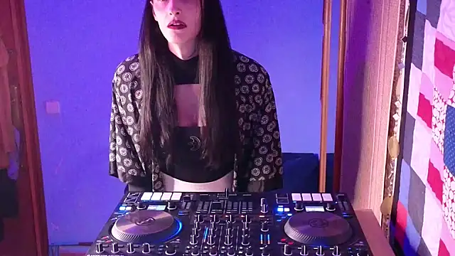 MemiKouki online show from 15, 3, 2025